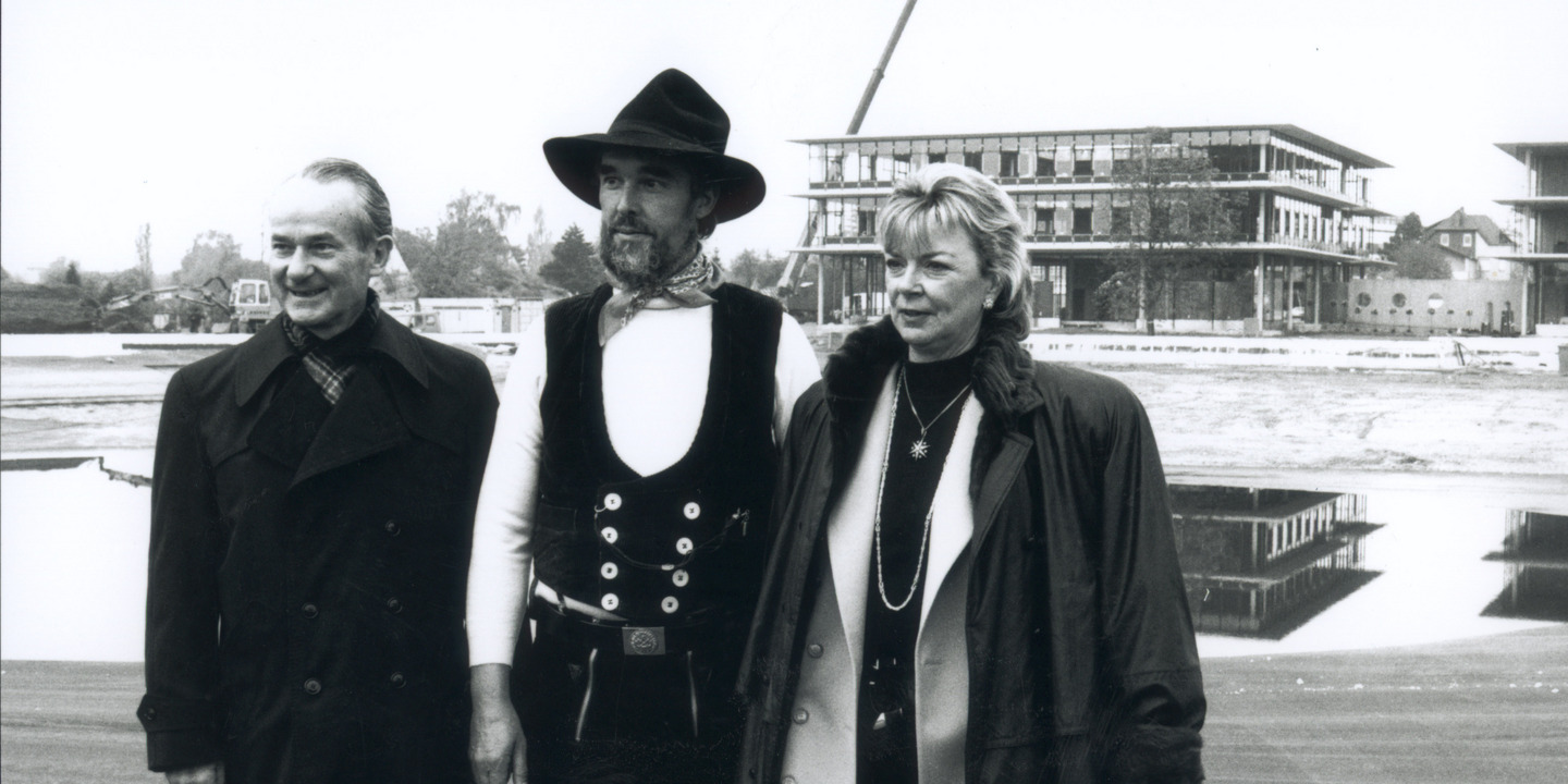 Reinhard Mohn und seine Frau beim Richtfest des Stiftungsgebäudes 1990